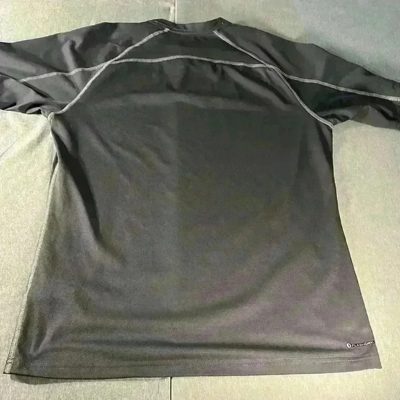 4 The North Face men's flash dry black and gray  T-shirts size small - Picture 3 of 11